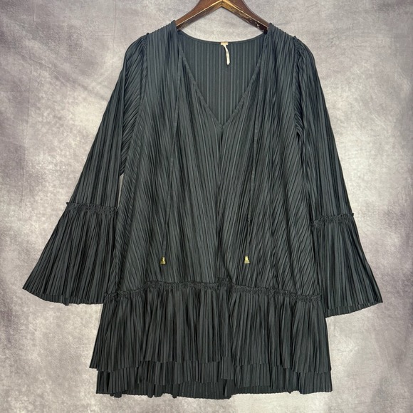 Free People Dresses & Skirts - Free People Y2K Sz Small Can't Help It Oversized Pleated Bell Sleeve Mini‎ Dress